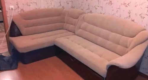 Перетяжка углового дивана. Светогорск